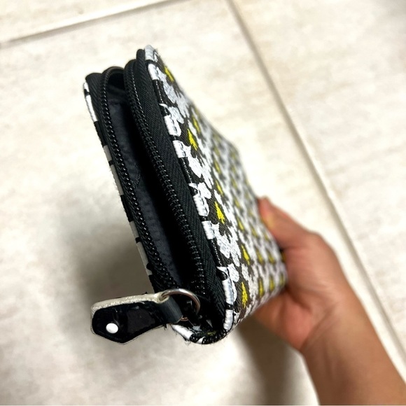 Vera Bradley Black White Yellow Leather Zip Around Continental Wallet - Picture 3 of 9